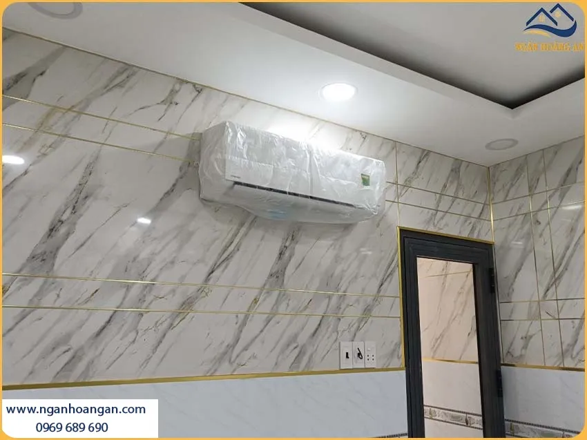 Căn Hộ Thi Công Ốp Tường Bằng PVC Giả Đá Hobiwood Giá Thành Hợp Lý